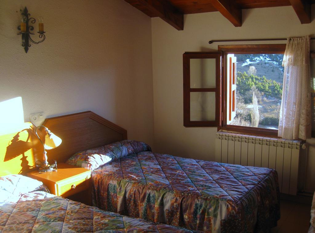 Casa Enriu Guest House Vilaller Cameră foto